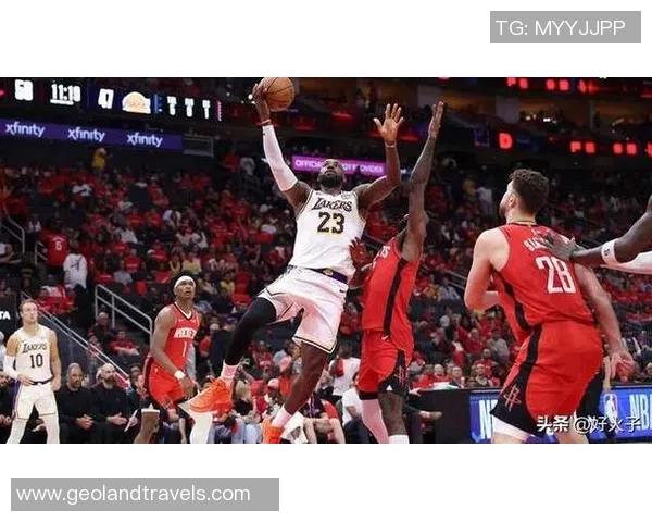 詹姆斯称赞球队末节表现成功限制火箭速度优势仅失误一次