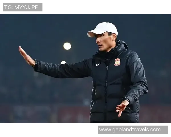 国足专注体能训练邵佳一持续考察队员状态与表现